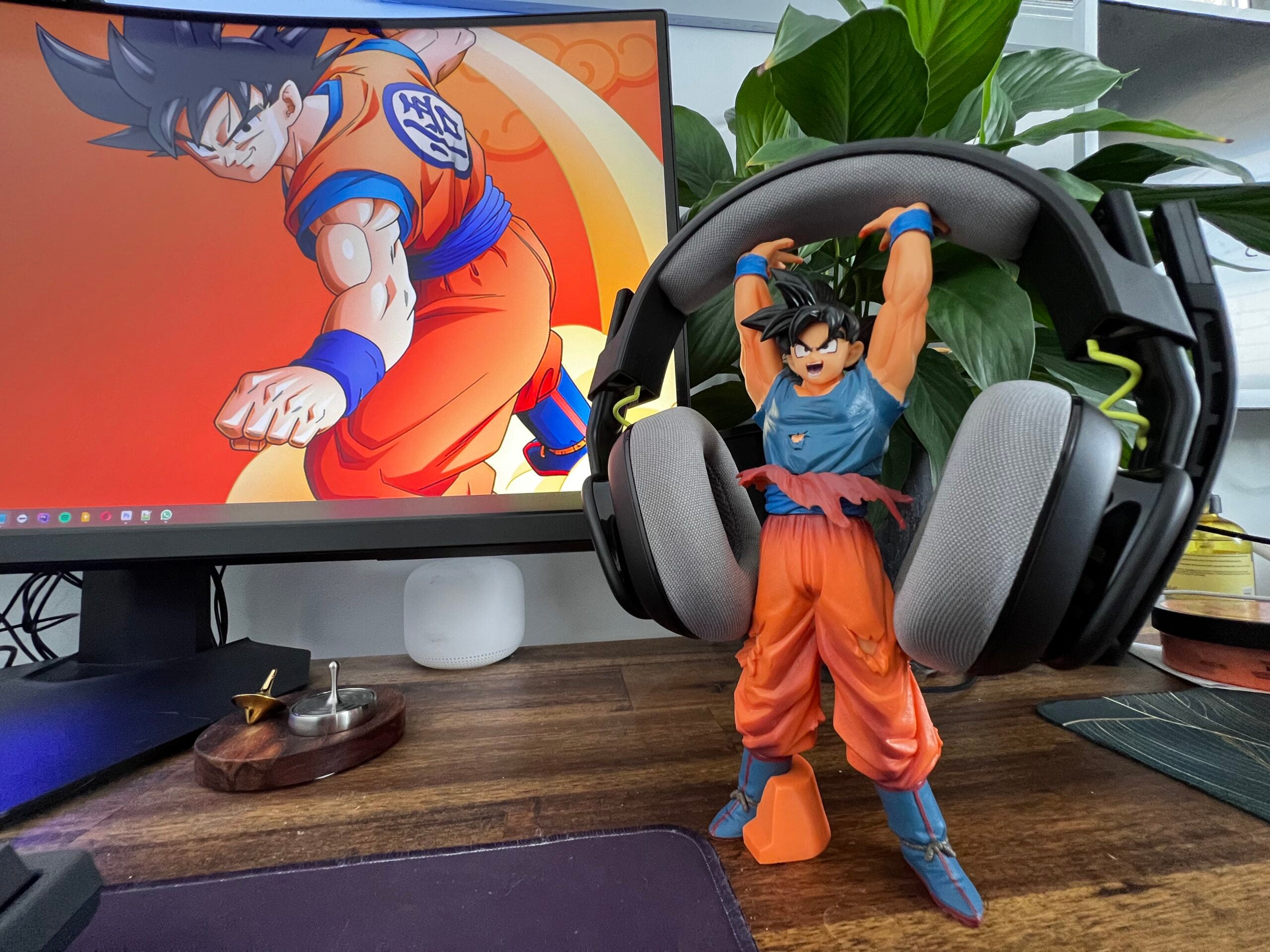 25cm GOKU HEADPHONE STAND