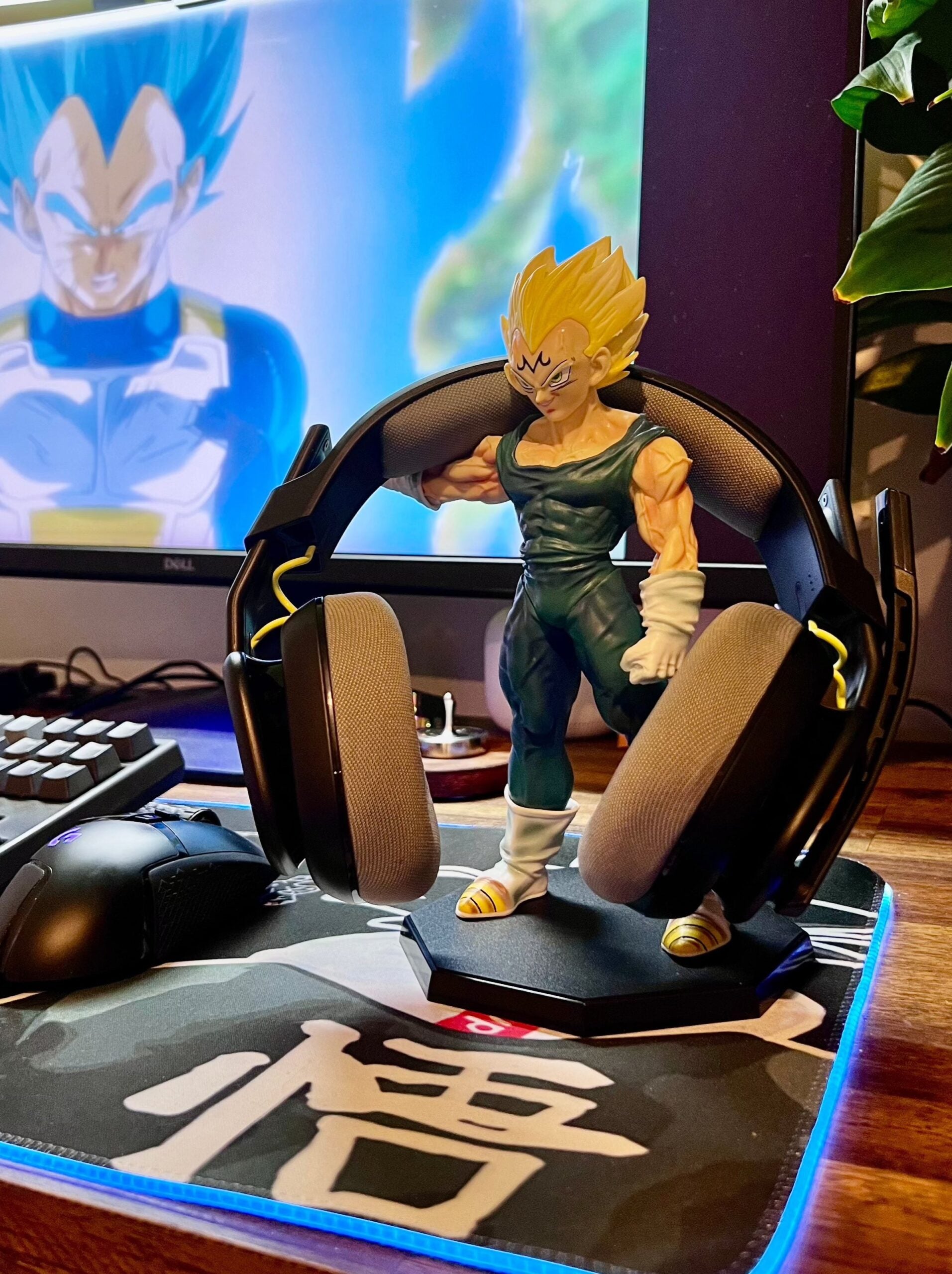 24cm Vegeta Headphone Rest