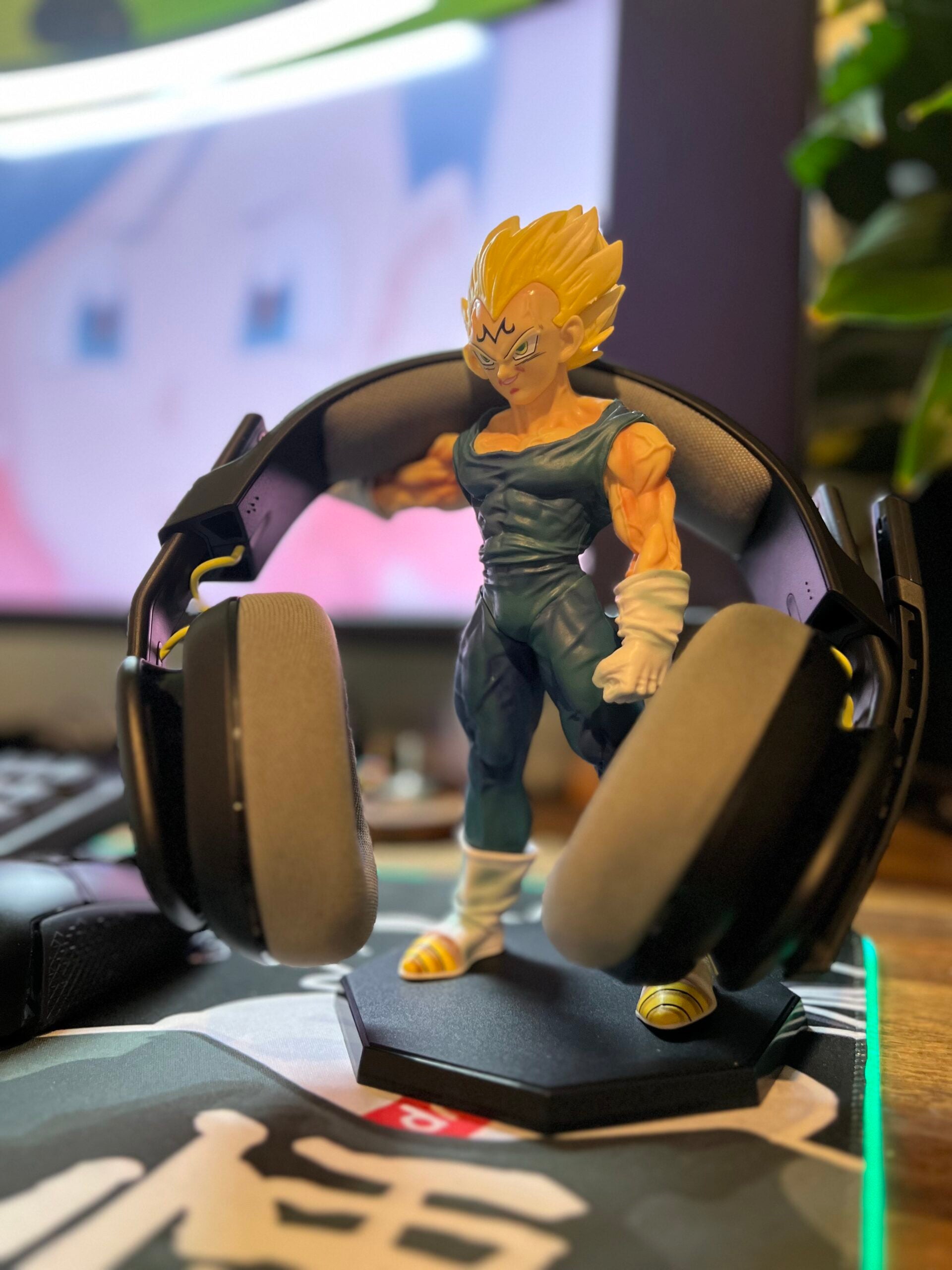 24cm Vegeta Headphone Rest