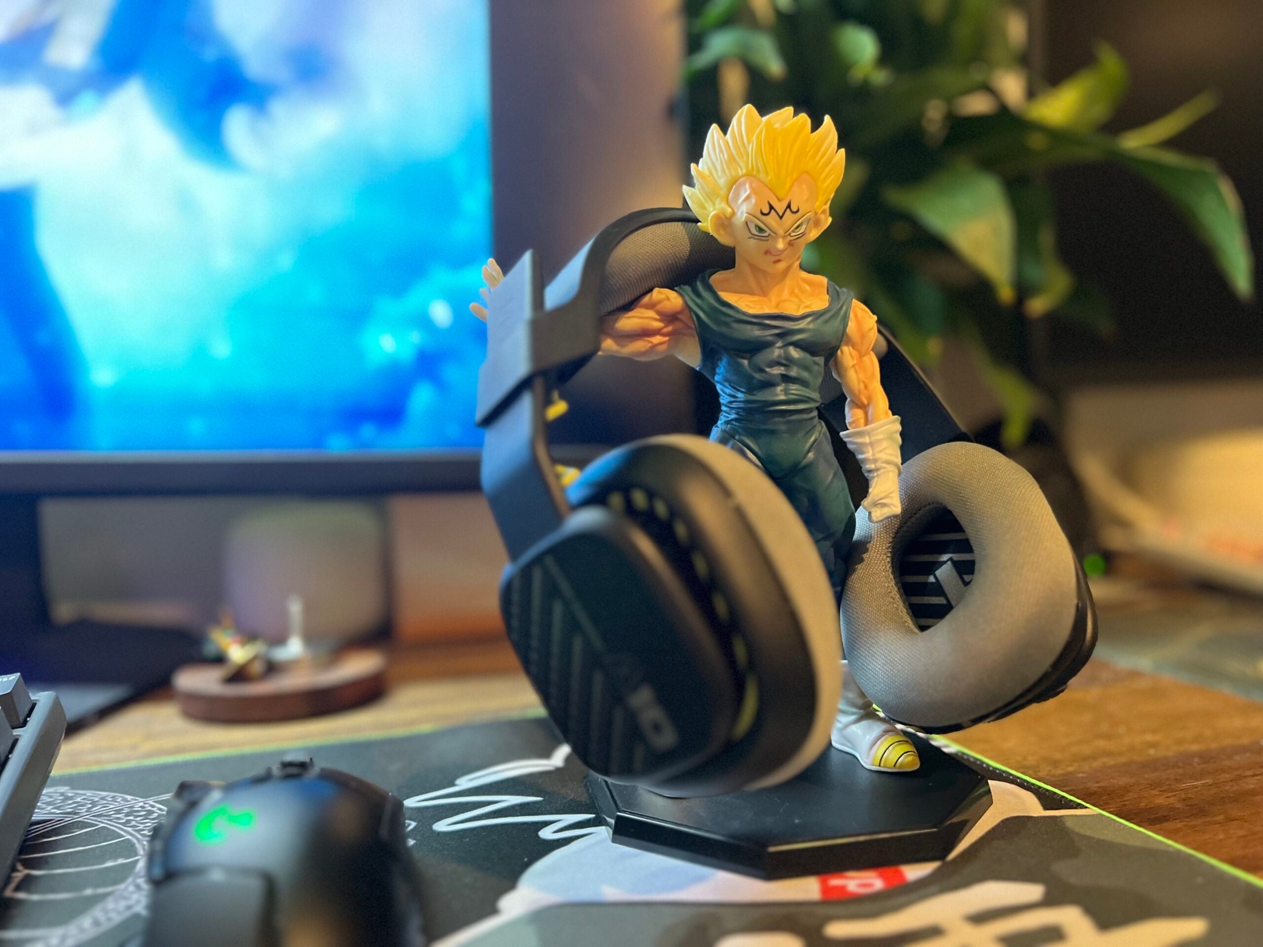 24cm Vegeta Headphone Rest