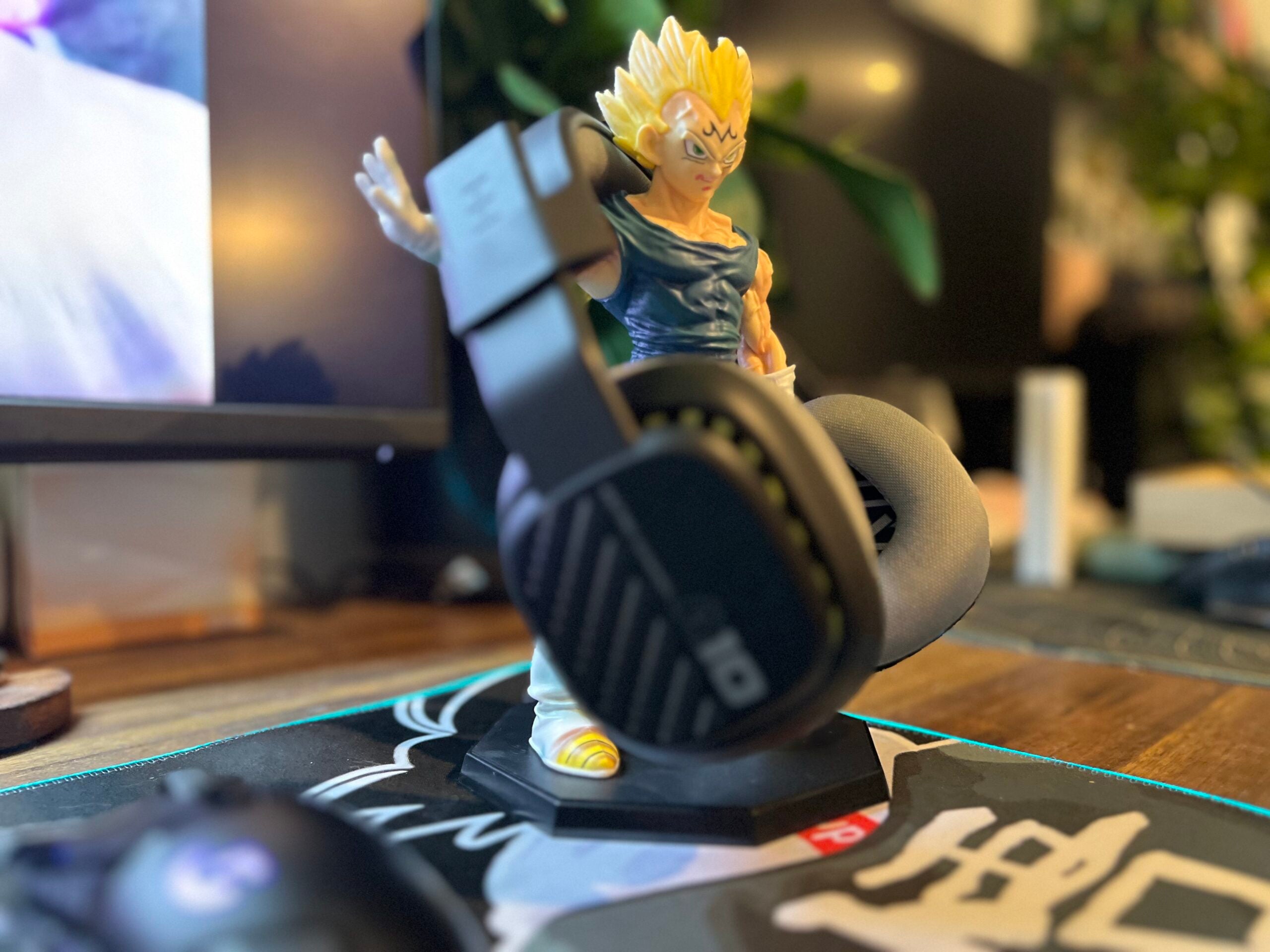 24cm Vegeta Headphone Rest