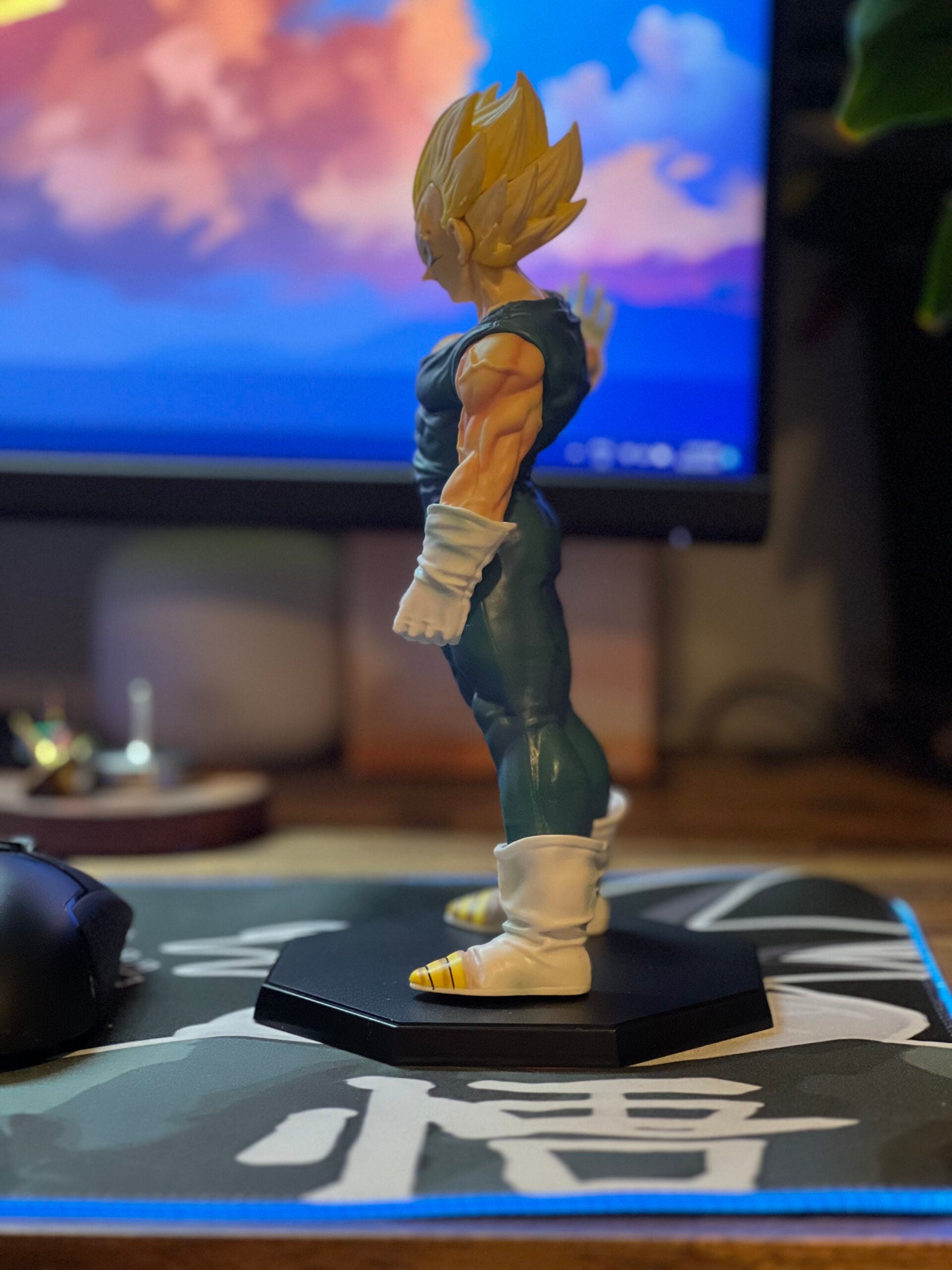 24cm Vegeta Headphone Rest